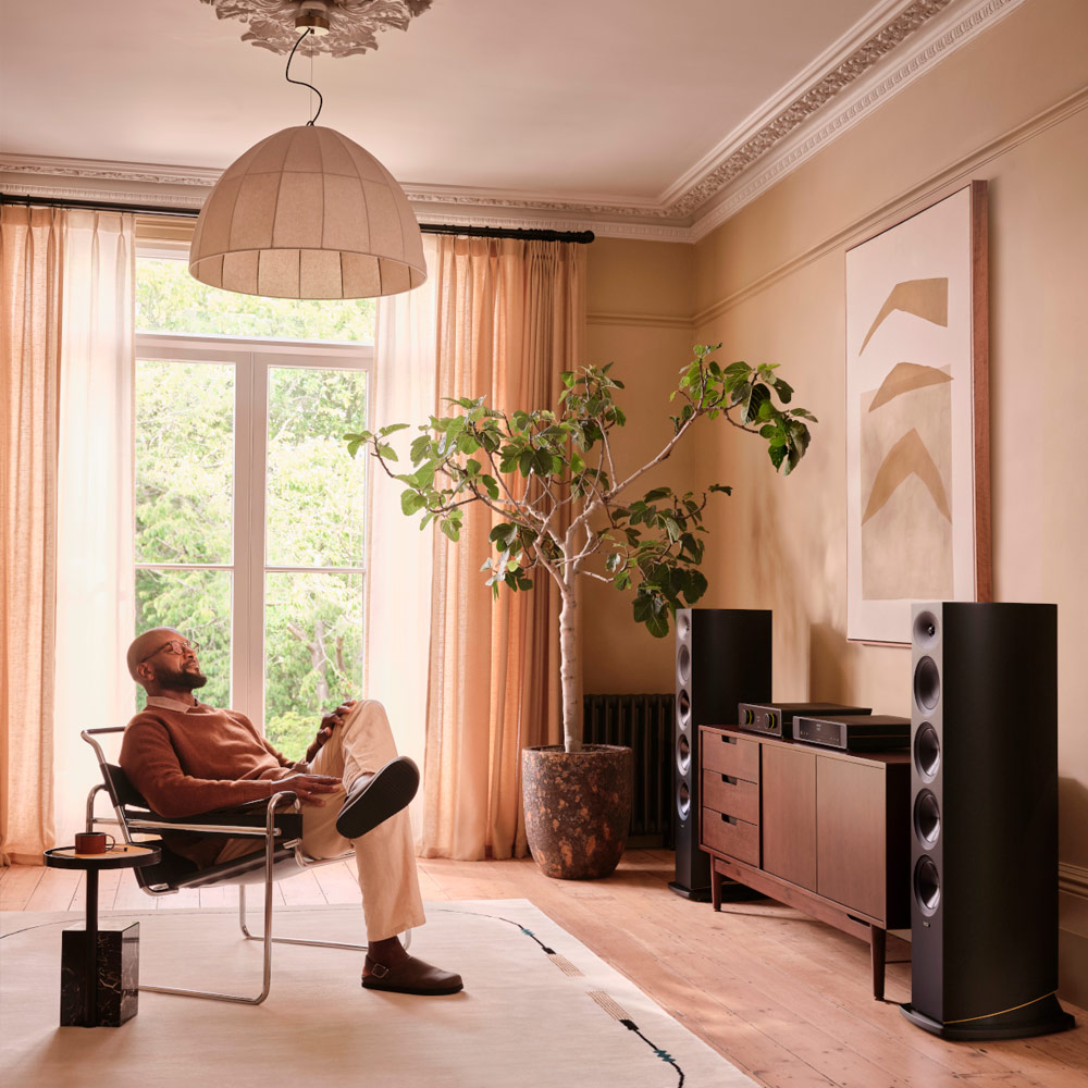 Sala con Altavoces Arcam
