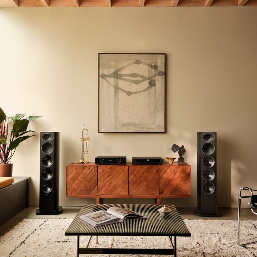 Así quedan los altavoces de suelo Arcam R45